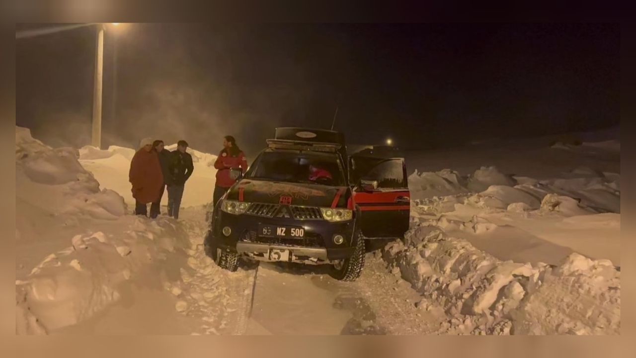 Van, Muş ve Bitlis'te 171 yerleşim yerinin yolu kar ve tipi nedeniyle kapandı! 