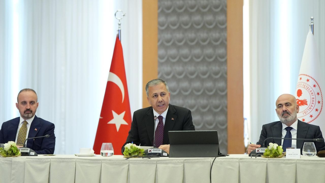 Yerlikaya rapor etti: 10 ayda 90 bin silah kaçakçısına işlem yapıldı! 