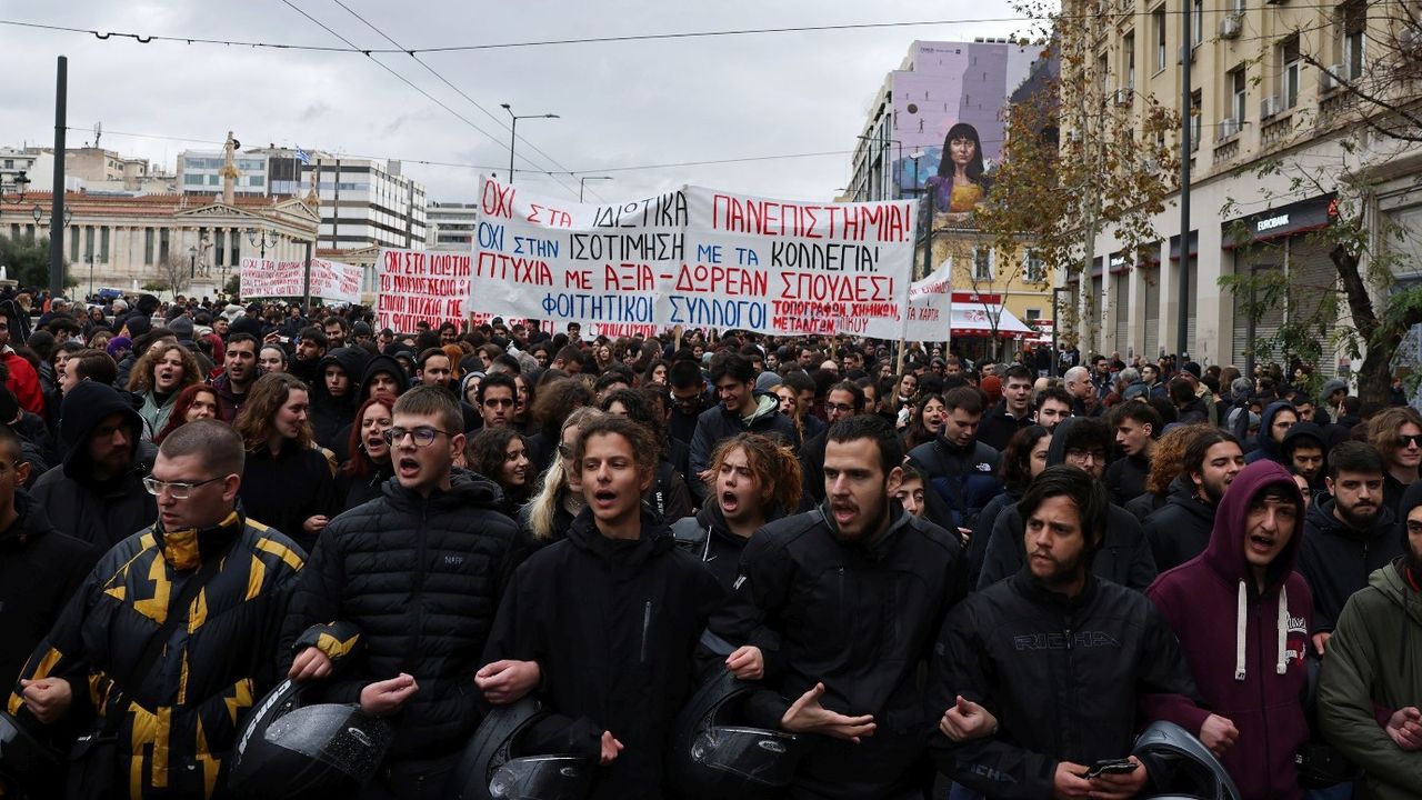 Yunanistan özel üniversitelerin tanınacağı yasayı kabul etti!