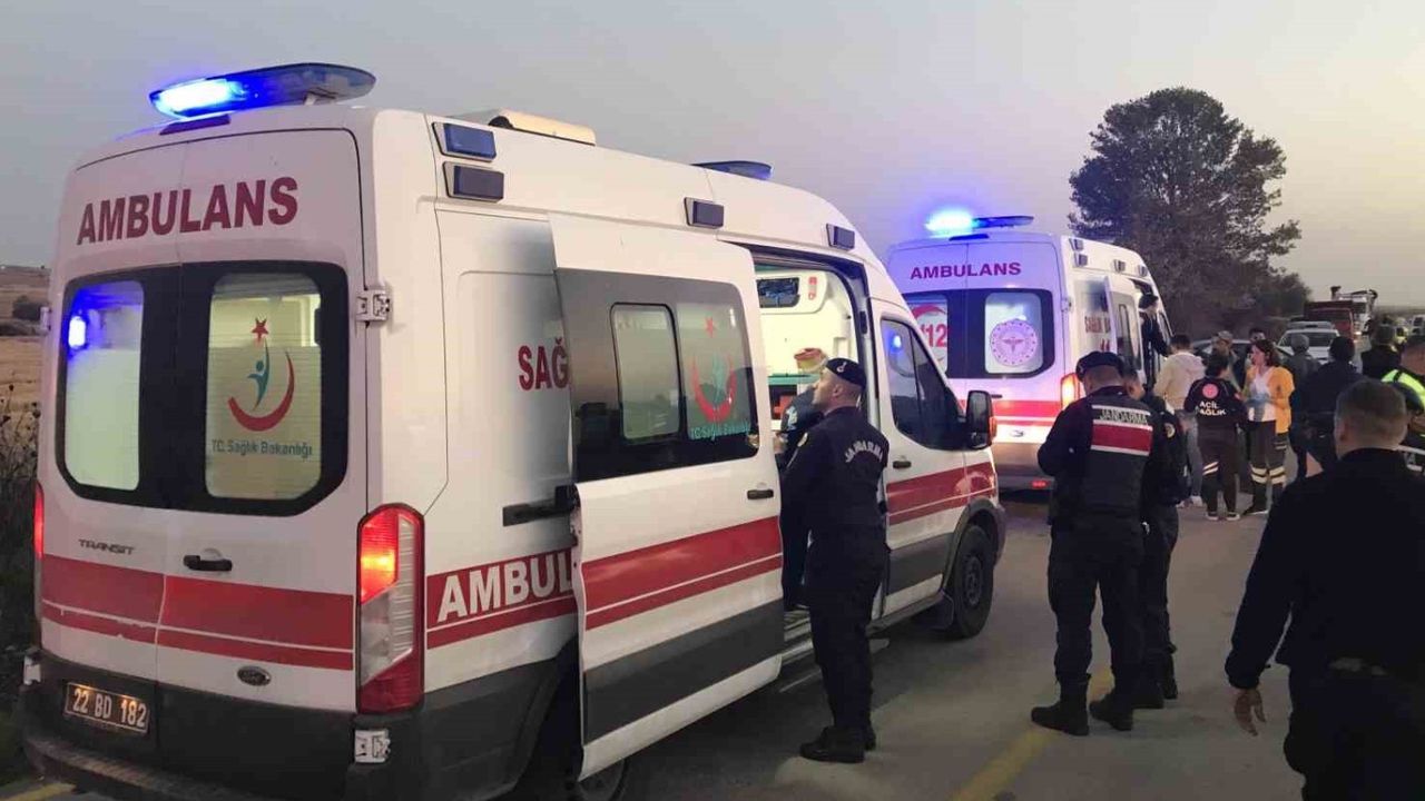 Adana'da feci trafik kazası: 1'i çocuk 6 kişi yaralandı! 