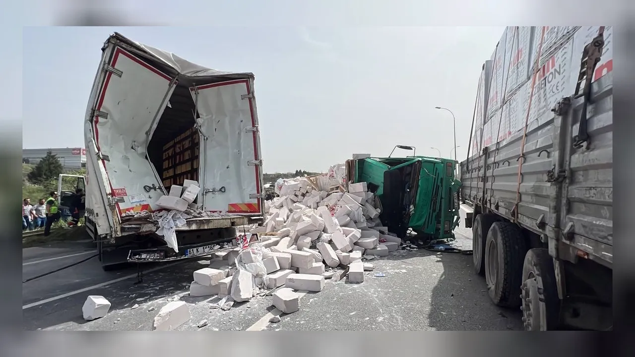 Anadolu Otoyolu'nda 3 kamyon çarpıştı! 