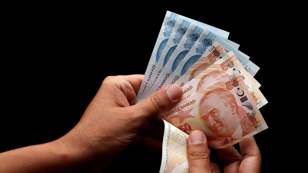 Bakan Göktaş 4.8 milyar liralık ödemeyi duyurdu: Nisan ayı yaşlı ve engelli aylıkları yattı! 