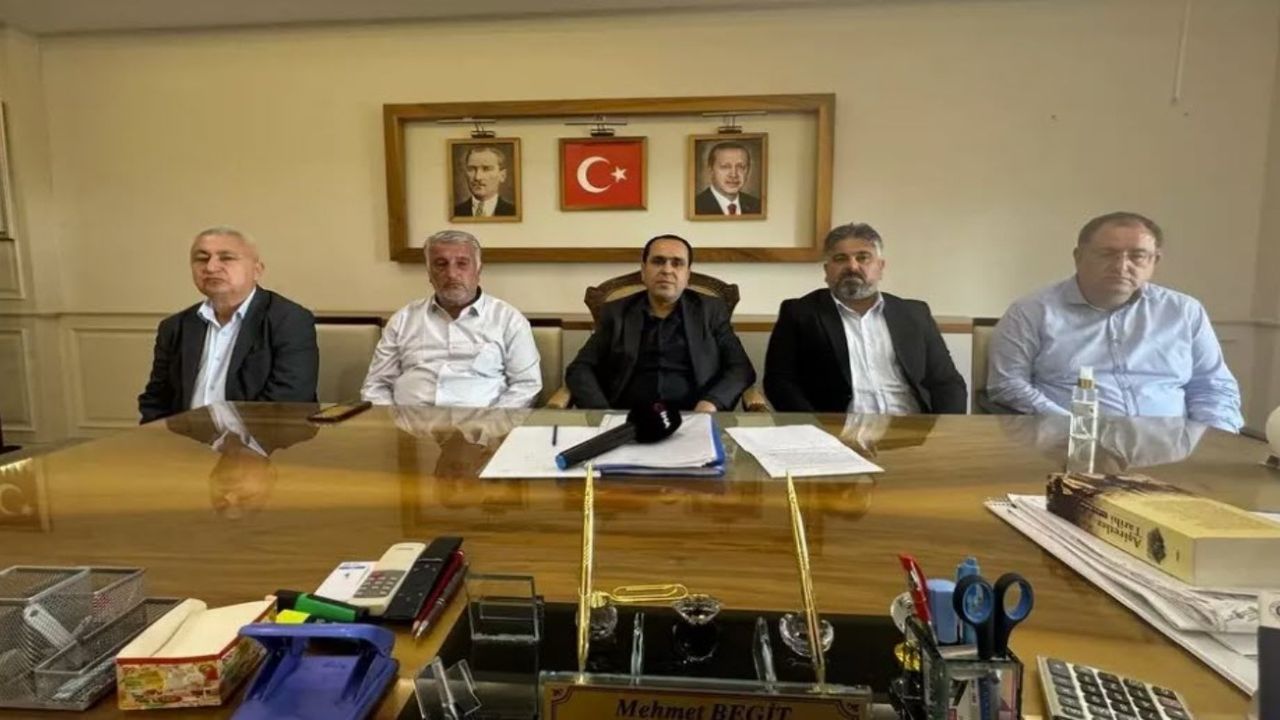 Birecik Belediye Başkanı Mehmet Begit ve Meclis üyeleri DEM Partisi'nden istifa etti