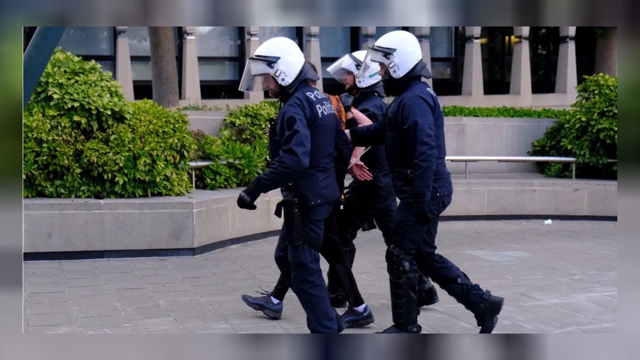 Bitlis’te 3 polis teröre yardım suçlamasıyla gözaltına alındı! 