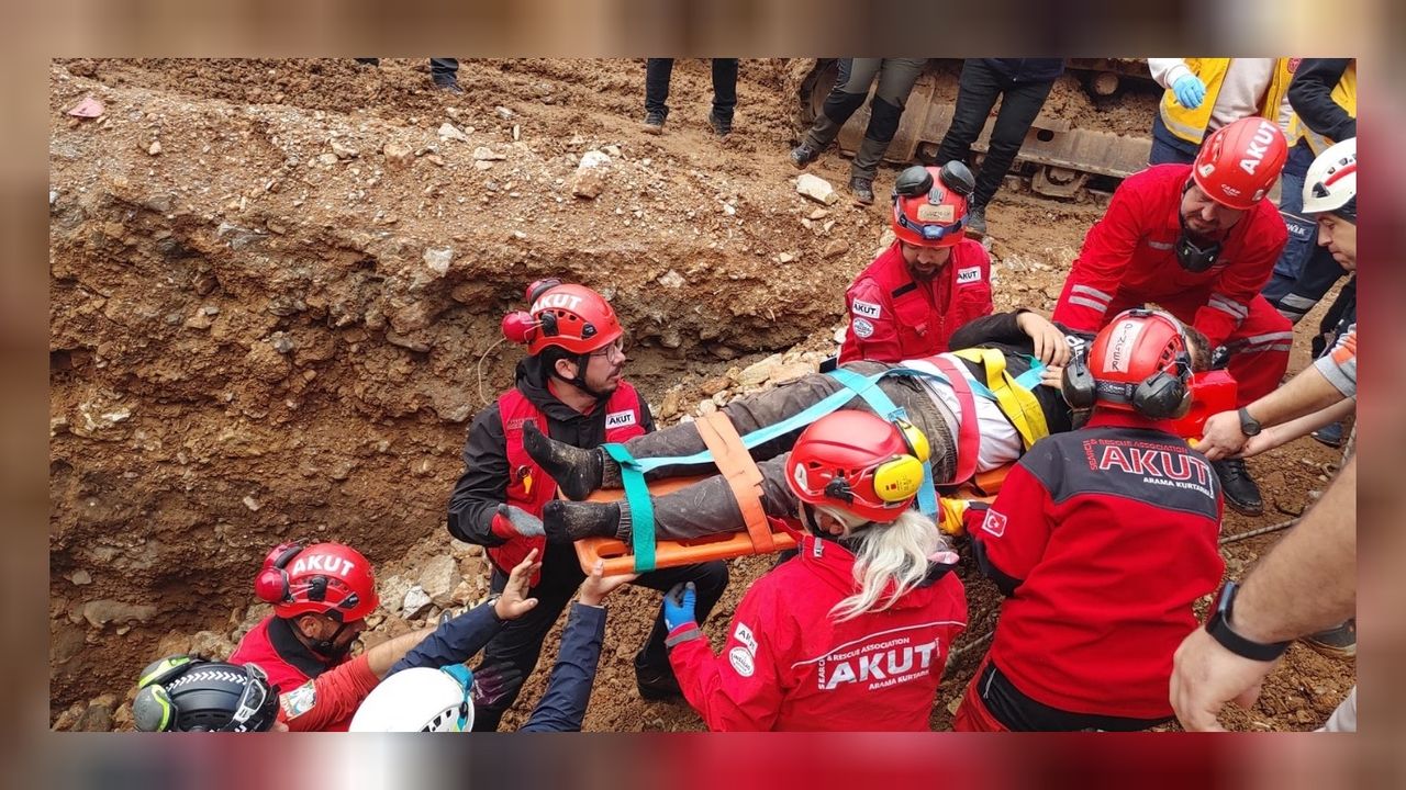 Bodrum'da inşaat alanındaki heyelanda toprak altında kalan 2 işçi kurtarıldı