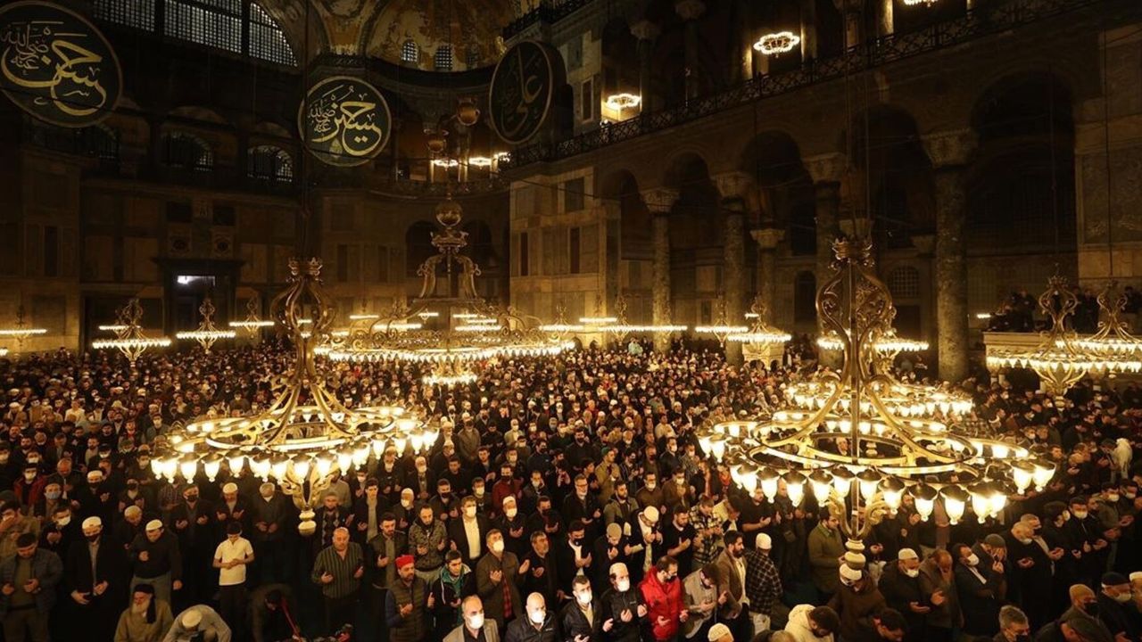 Bursa'da bayram namazı sırasında fenalaşan kişi hayatını kaybetti