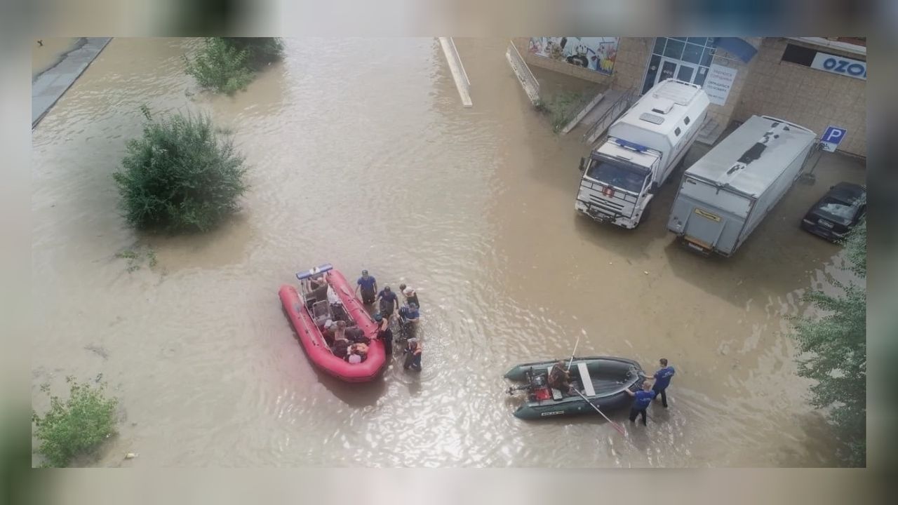 Büyük sel sonrası Rusya Tümen bölgesinde acil durum ilan edildi! 