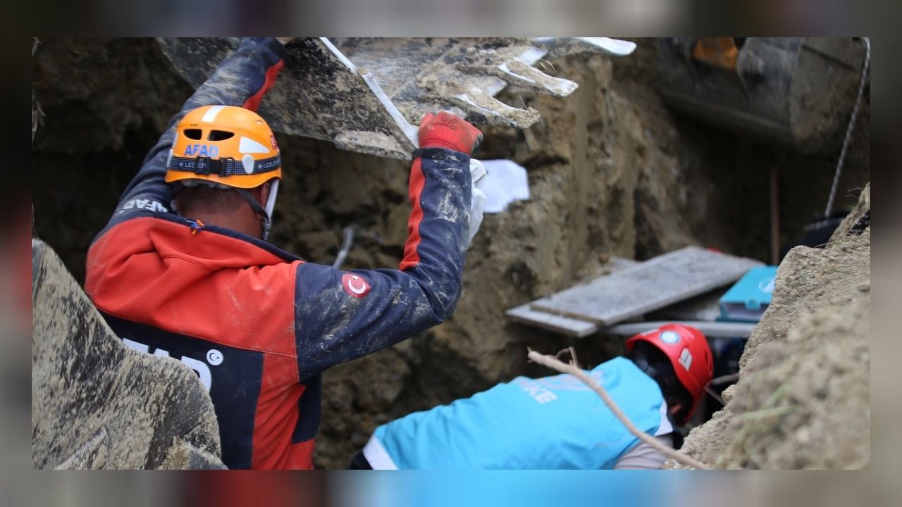 Çanakkale'deki 2 kişinin vefat ettiği toprak kaymasında kepçe operatörü gözaltına alındı! 