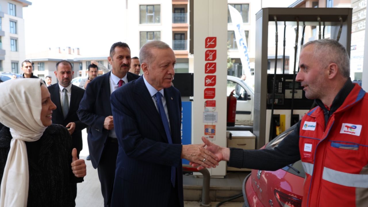 Cumhurbaşkanı Erdoğan Üsküdar'da akaryakıt istasyonuna uğradı 