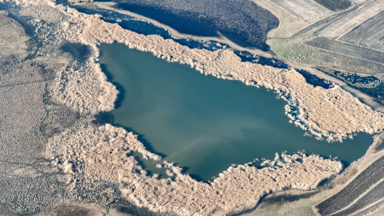 Doğal sit alanı statüsündeki Lavaş Gölü çözündü! 