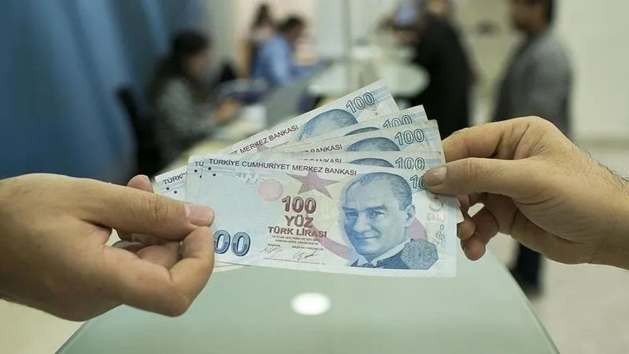 Emekli ve çalışana 25 bin lira ek ödeme müjdesi! Banka kollarını açtı anında IBAN'a ödüyor