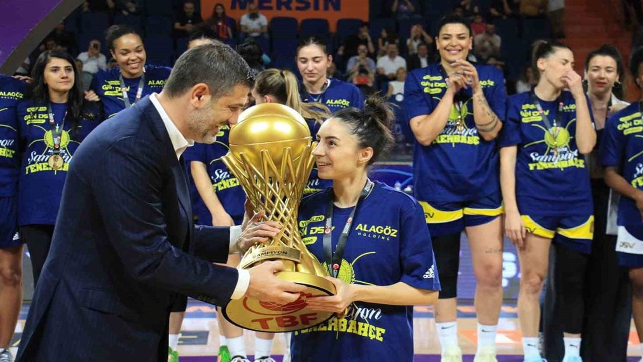 Fenerbahçe Kadın Basketbol Takımı, ING Kadınlar Basketbol Süper Ligi'nde şampiyon oldu!