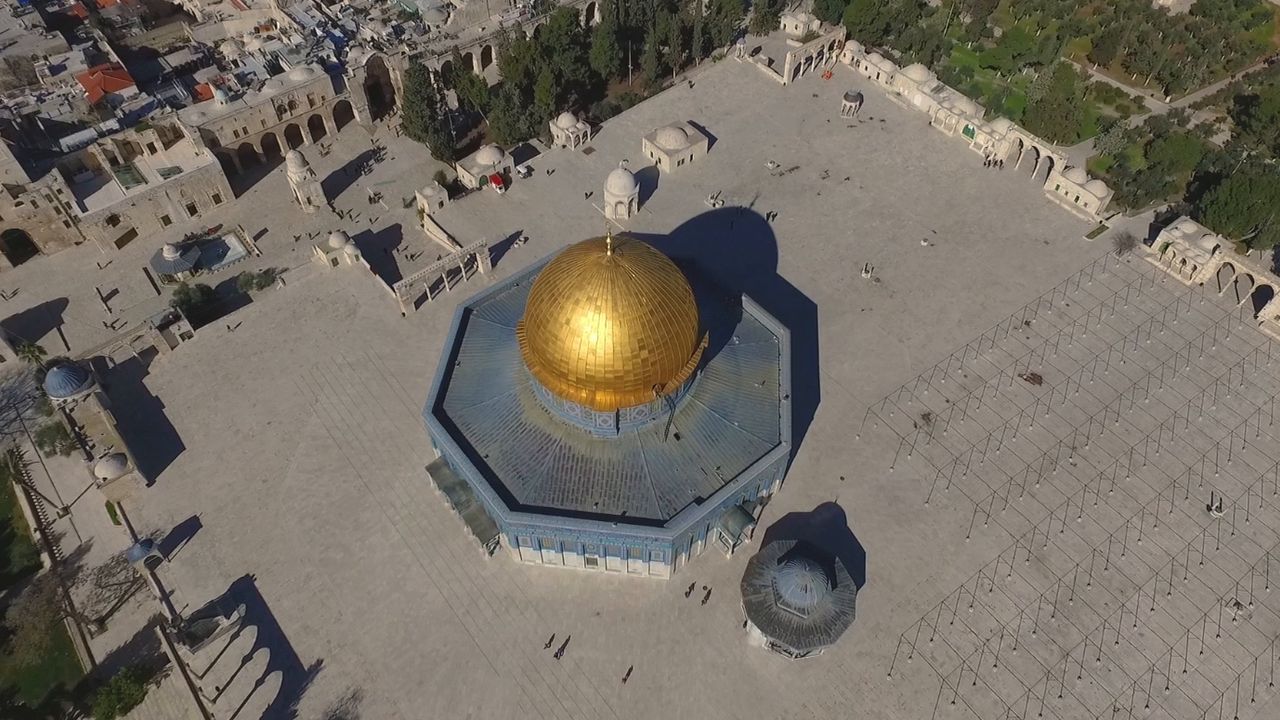 Filistin halkı Ramazan ayının son Cuma namazını Mescid-i Aksa'da kıldı! 