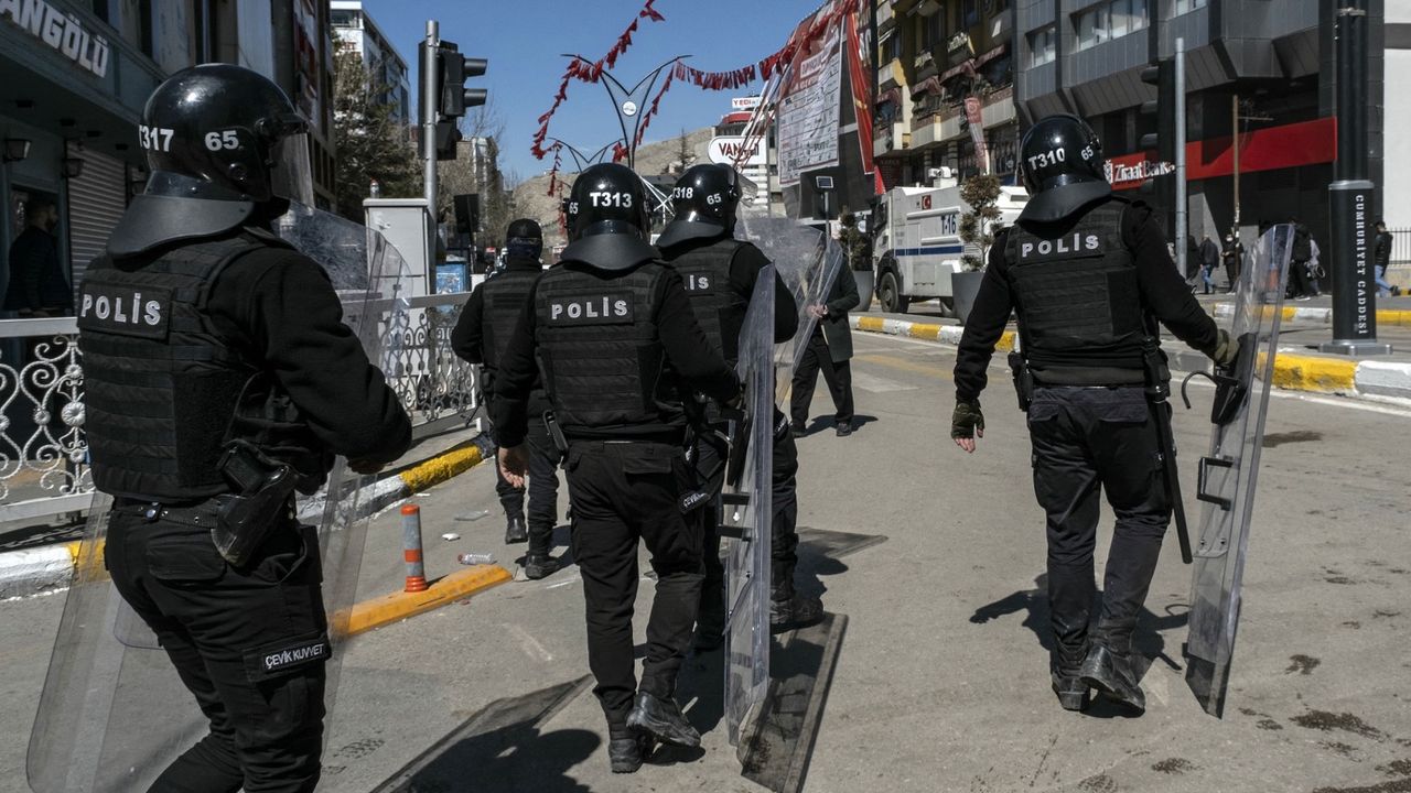İstanbul’da 13 FETÖ zanlısı gözaltına alındı! 