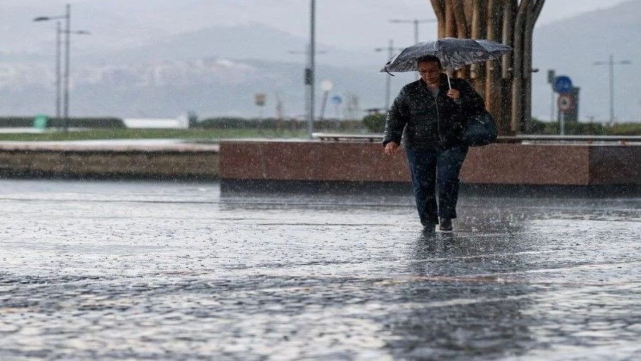 İstanbul'daki şiddetli yağış ve fırtınadan Çatalca en fazla etkilendi: AKOM'dan yeni uyarı