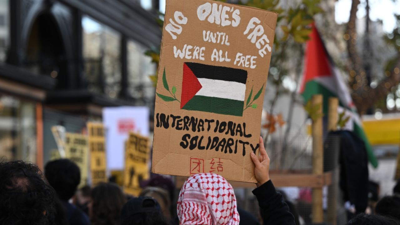 Katil İsrail Batı Şeria’da bir mülteci kampında daha katliam yaptı! 