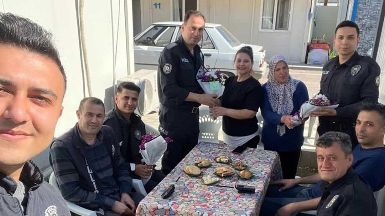Nurdağı'nda polislere sürpriz pasta ve çiçek buketi