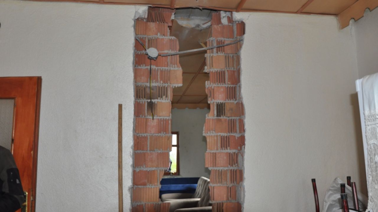 Sivas’ta bir eve yıldırım isabet etti! 