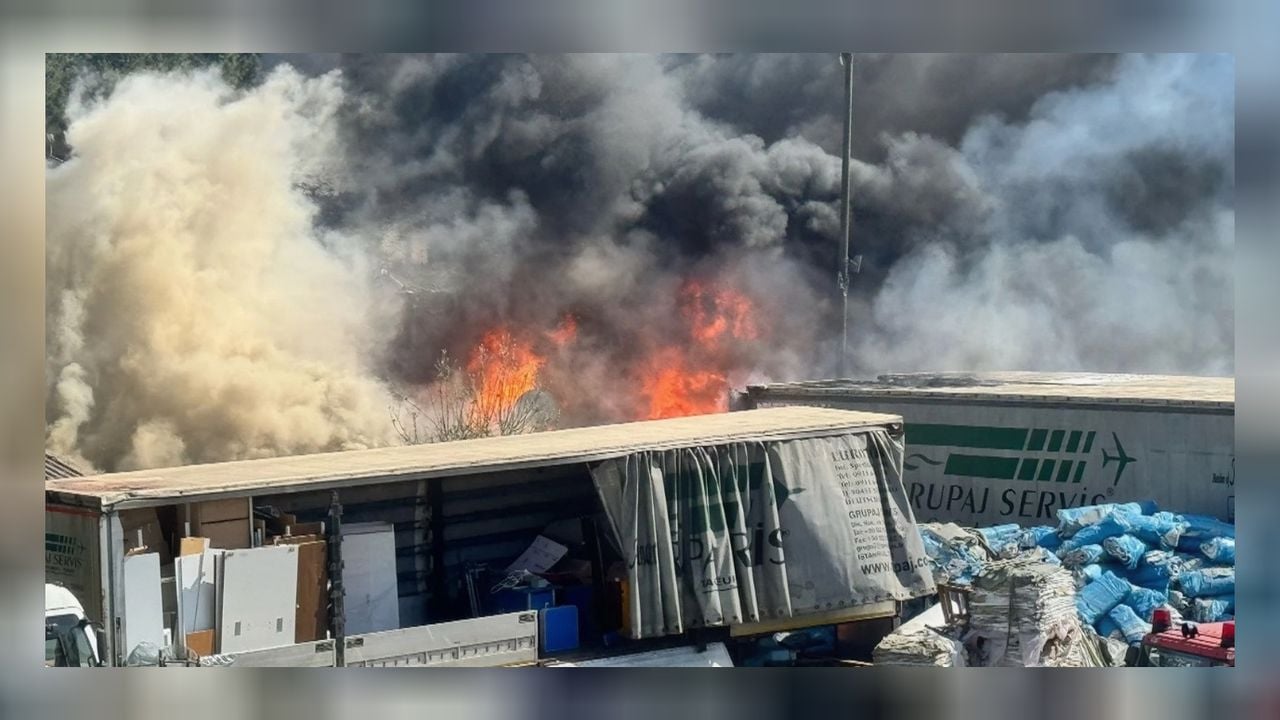 Son dakika! İstanbul yediemin otoparkında yangın çıktı 