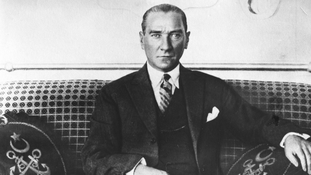 Teknosa yapay zekayla Atatürk'ü konuşturdu! 