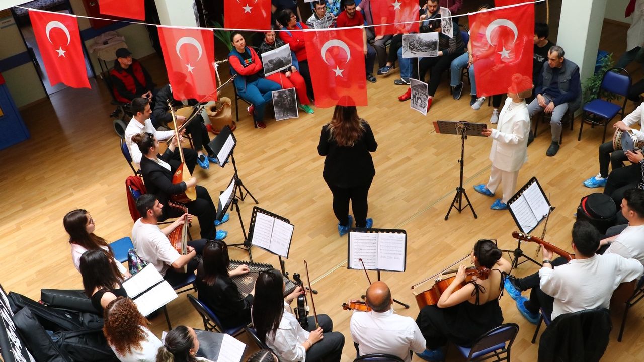 Türk Müziği Devlet Konservatuarı öğrencileri özel çocuklara müzik dinletisi sundu! 