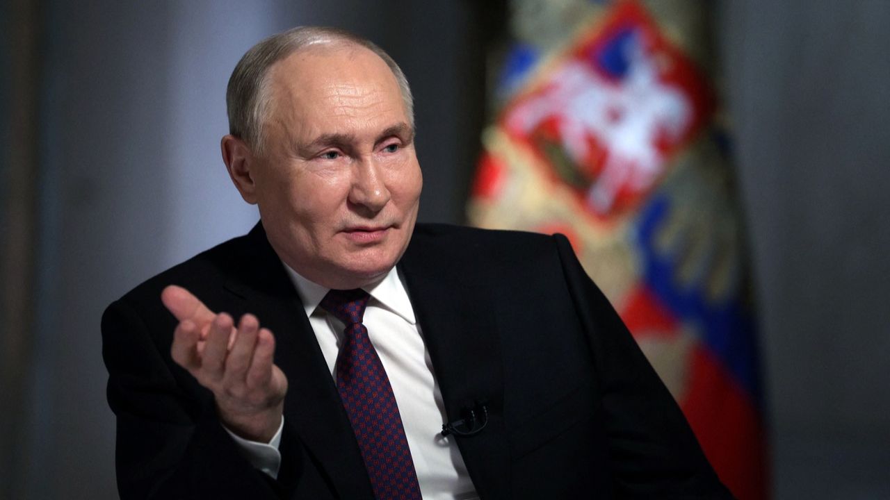 Vladimir Putin 5'inci kez mazbatasını teslim aldı! 