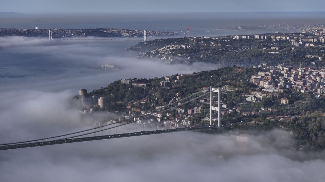 Yoğun sis geçişe engel oldu! İstanbul Boğazı gemi trafiğine kapatıldı