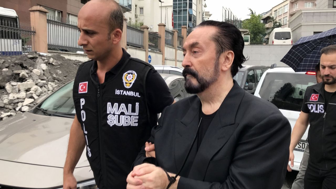 Adnan Oktar davasında görüntü alan avukat mahkemeyi sinirlendirince İsveç derin devleti çıkışı geldi! 