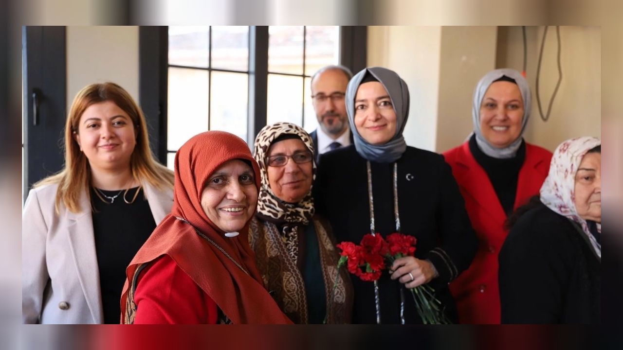 AK Partili Kaya Kahramanmaraş’ta depremzede annelerle görüştü! 