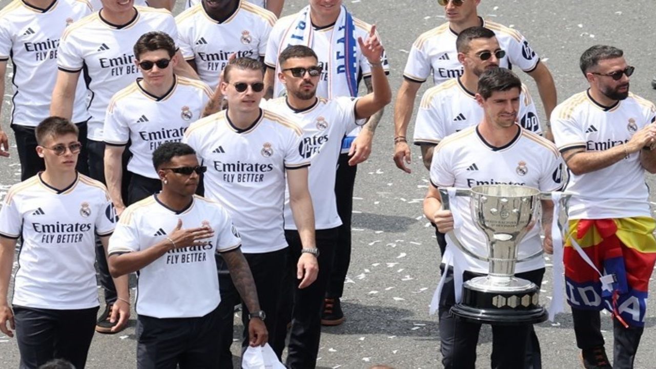 Arda Güler’in mutlu günü: Real Madrid’le şampiyonluğu kutladı