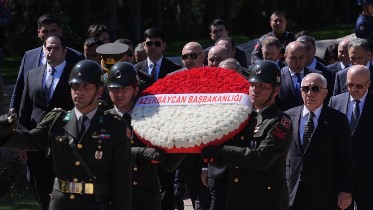 Azerbaycan Başbakanı'nın ilk durağı Anıtkabir oldu! 