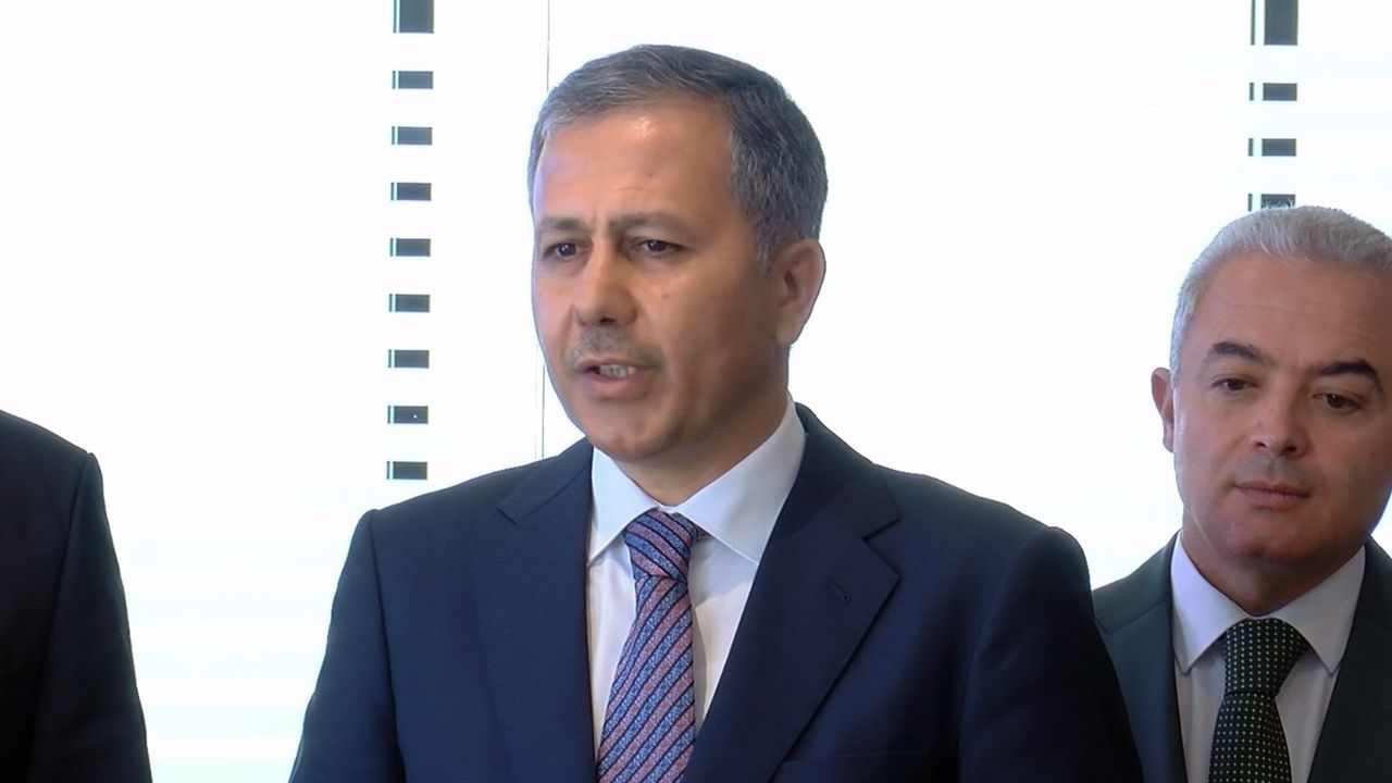 Bakan Yerlikaya depremden etkilenen illerin milletvekilleriyle bir araya geldi 