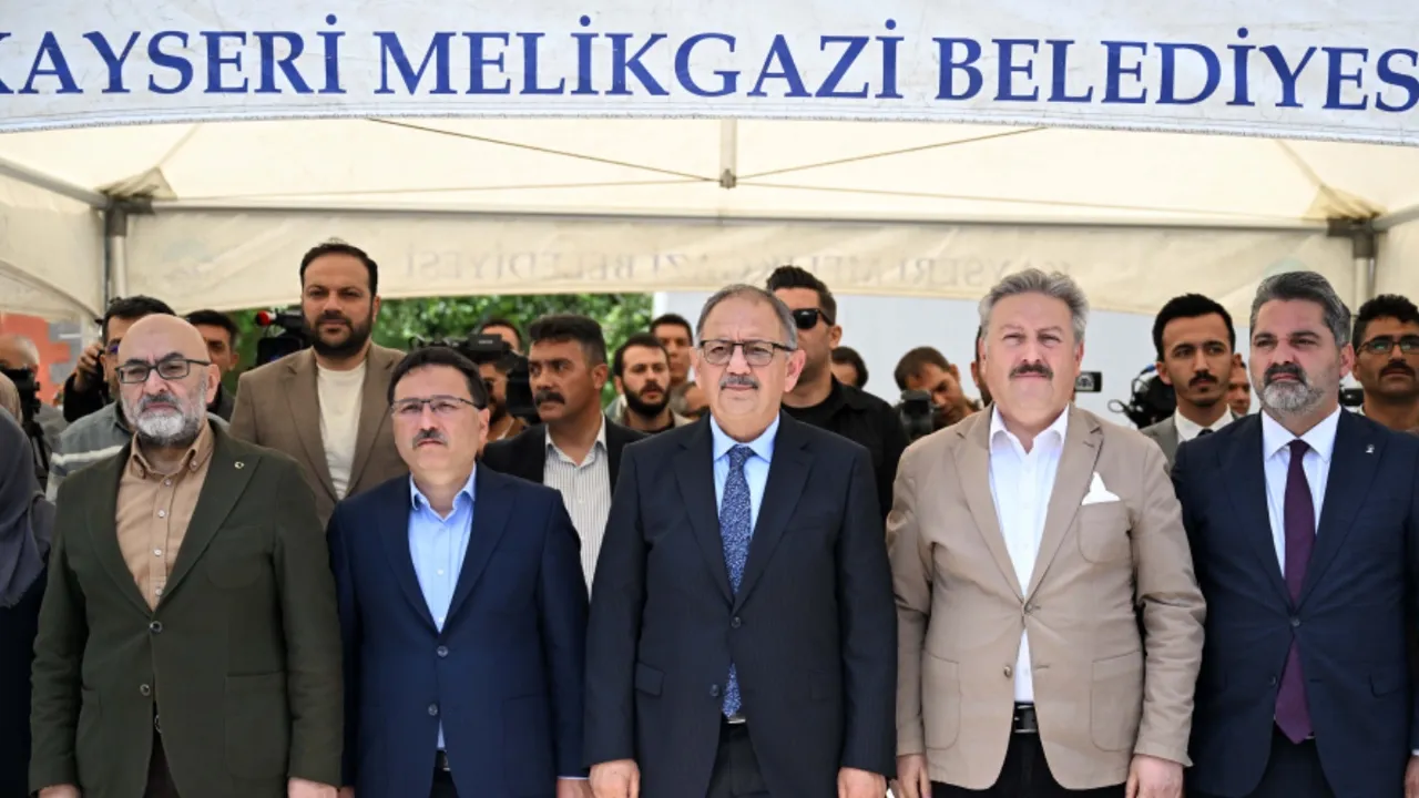 Çevre Bakanı Özhaseki Kayseri'de açılış törenine katıldı! 