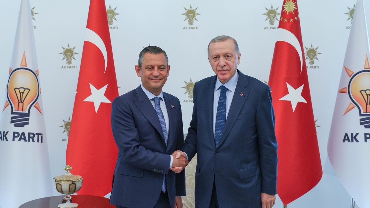 Cumhurbaşkanı Erdoğan muhalefet lideri Özel'i kabul etti! İşte ilk karelet 