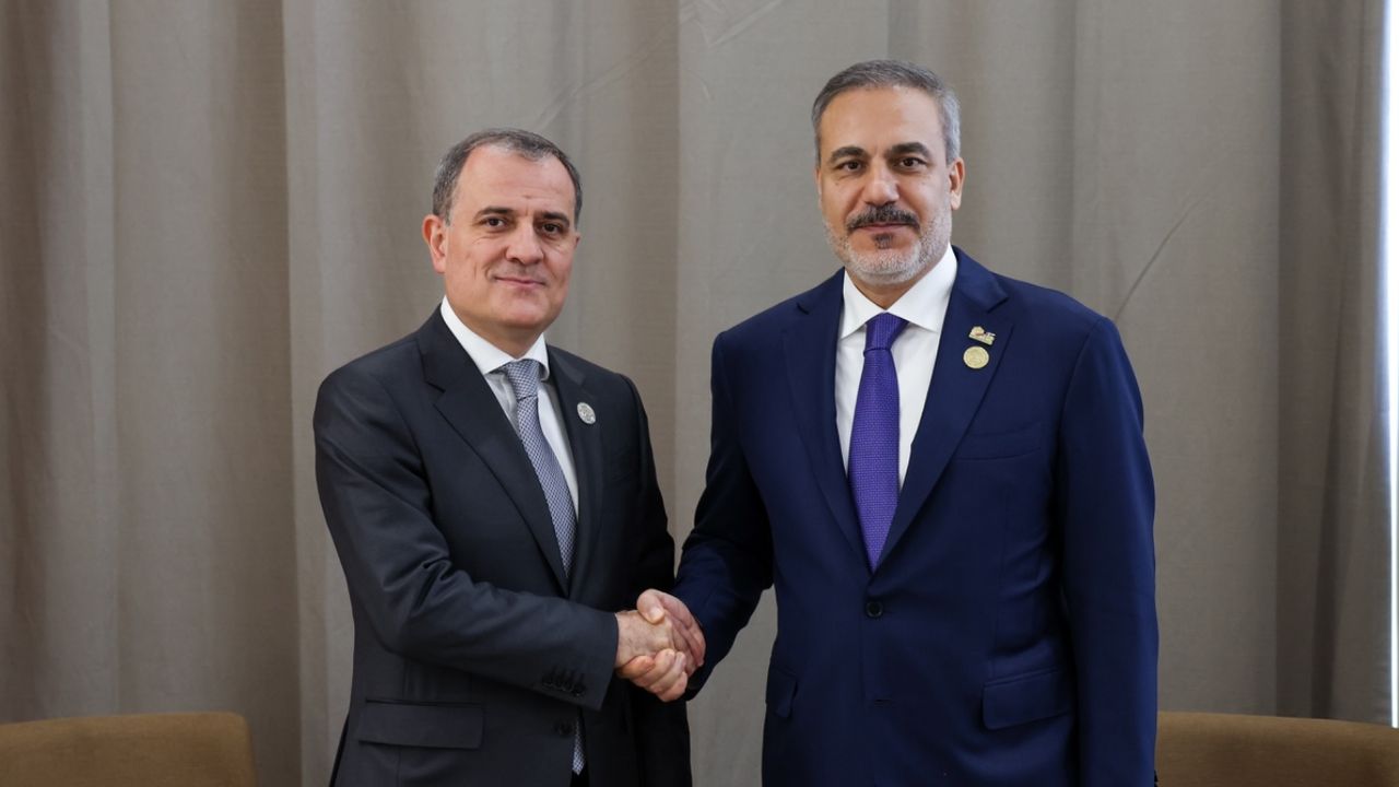 Dışişleri Bakanı Fidan, İİT etkinliğinde Azerbaycanlı mevkidaşı ile bir araya geldi