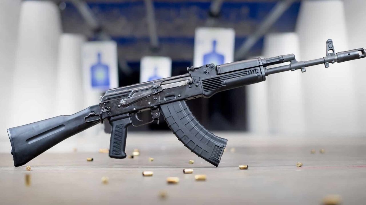 Diyarbakır'da şüphe üzerine durdurulan araçtan AK-47 çıktı! 