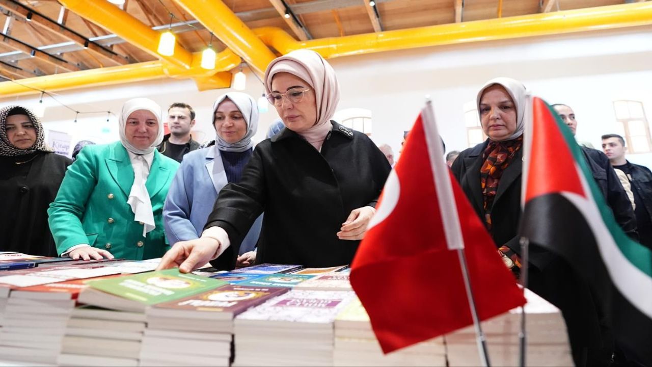 Emine Erdoğan'dan Şule Yüksel Şenler Vakfı Kitap ve Kültür Günleri'ni ziyaret etti! Erdoğan'dan mesaj