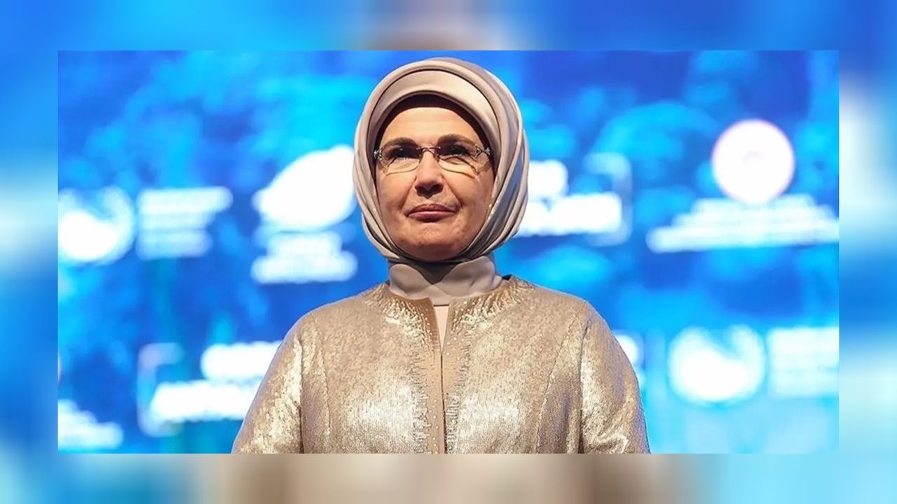 Emine Erdoğan Sierra Leone Cumhurbaşkanı’nın eşi ile Nijerya’da görüştü 