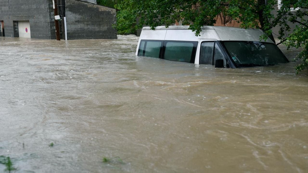 Fransa'da şiddetli yağışlar sonucu oluşan sel felaketi endişe veriyor
