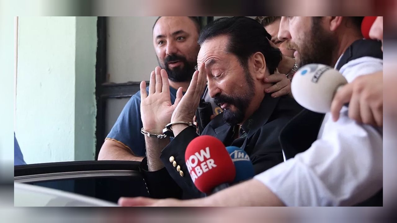 Hala faaliyetlerine devam eden Adnan Oktar'ın sosyal medya ağı çökertildi! 