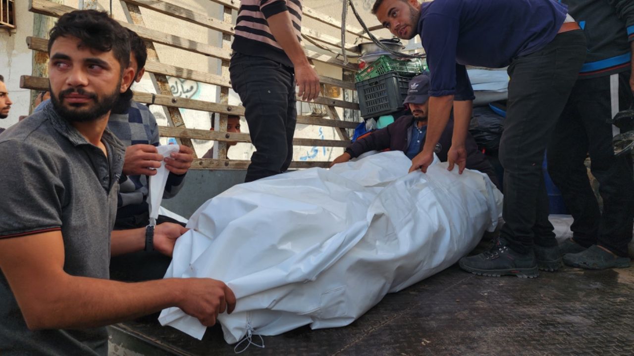 İsrail Filistinlilerin kaldığı çadırları bir kez daha bombaladı! 