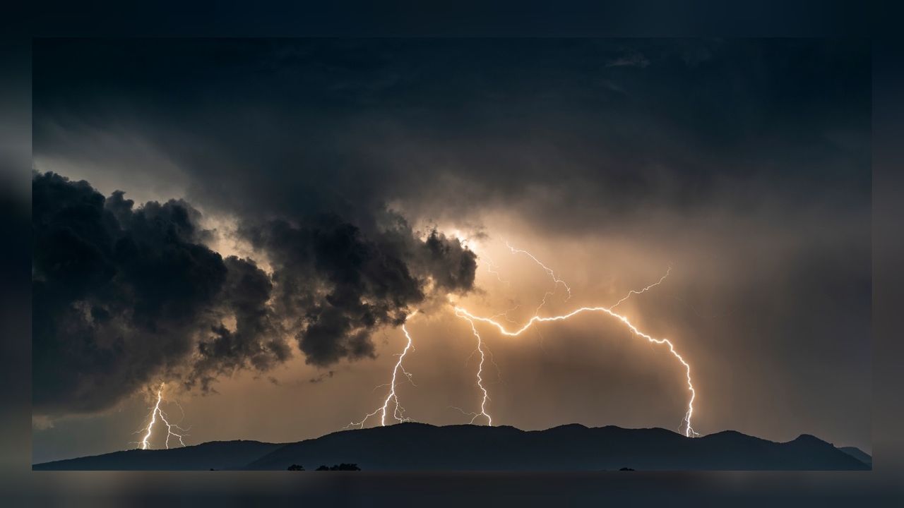 İzmir, Balıkesir ve Çanakkale'de gök gürültülü sağanak yağış başladı! 