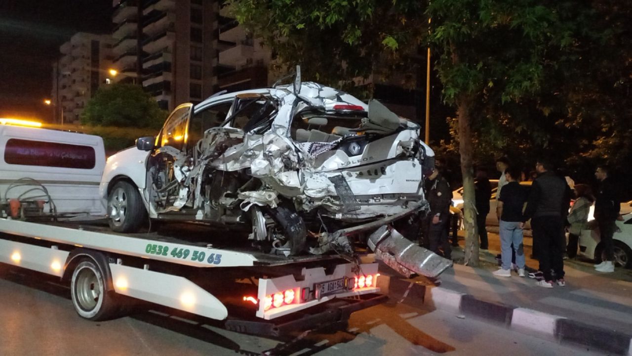 Manisa'da korkunç kaza sonucu iki araç da devrildi: 1 ölü var! 