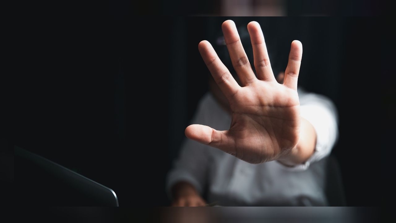 Öğretmene şiddet bitmiyor! Kolay çekerken yakalanan öğrenci öğretmenini bıçakladı! 