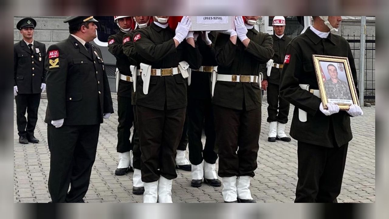 Pençe-Kilit Bölgesi'nde şehit olan Vedat Zorba son yolculuğuna uğurlandı 