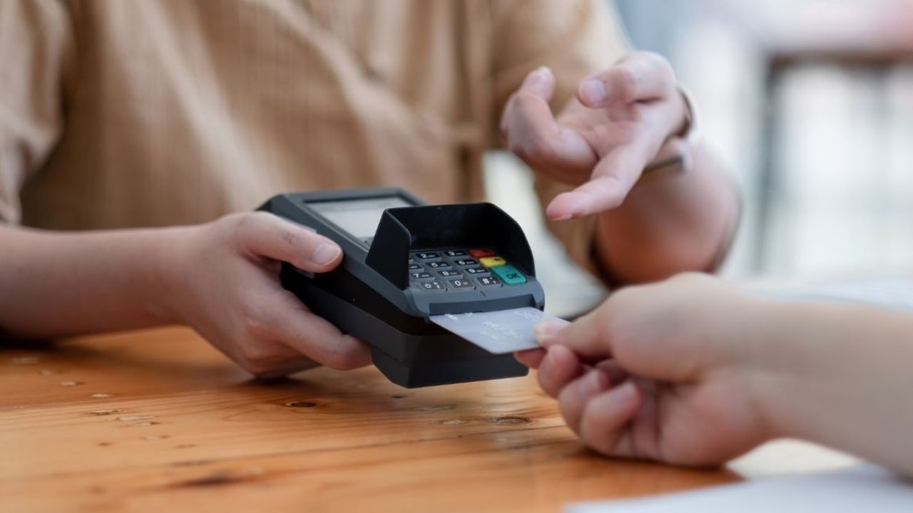 Restoranda kredi kartı kullanımında yeni vergi! Yüzde 15 servis ücreti geliyor
