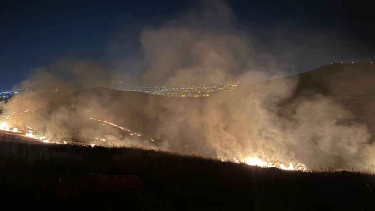 Şanlıurfa'da ekipler tarafından hızla müdahale edilen yangın kontrol altına alındı