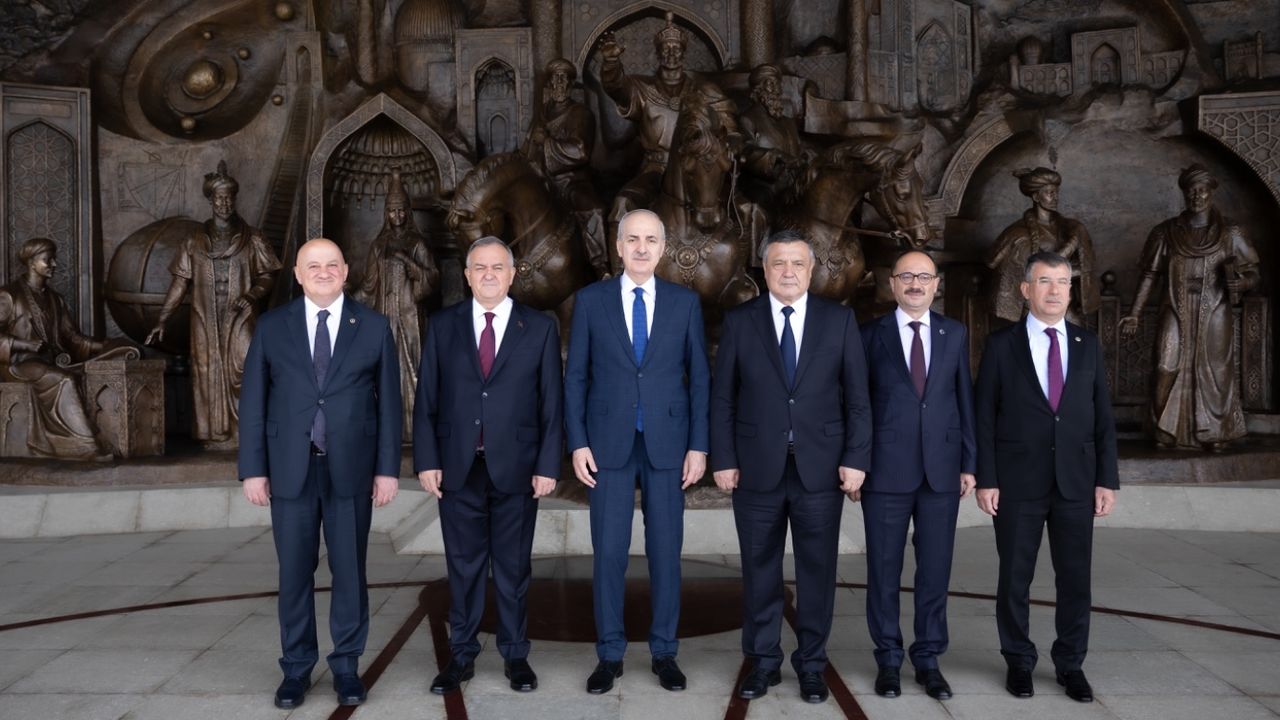 TBMM Başkanı Numan Kurtulmuş Özbekistan'da İsmailov ile görüştü! 