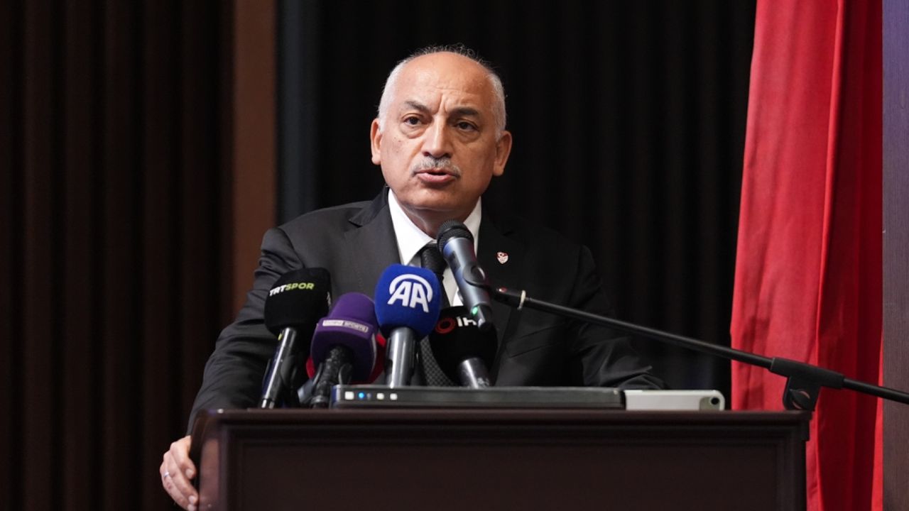 TFF Başkanı Büyükekşi  "Uluslararası Futbol ve Bilim Kongresi"nde konuşma yaptı 