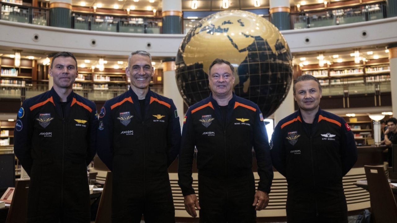 Alper Gezeravcı uzay ekibiyle birlike Cumhurbaşkanlığı Millet Kütüphanesi'nde! 